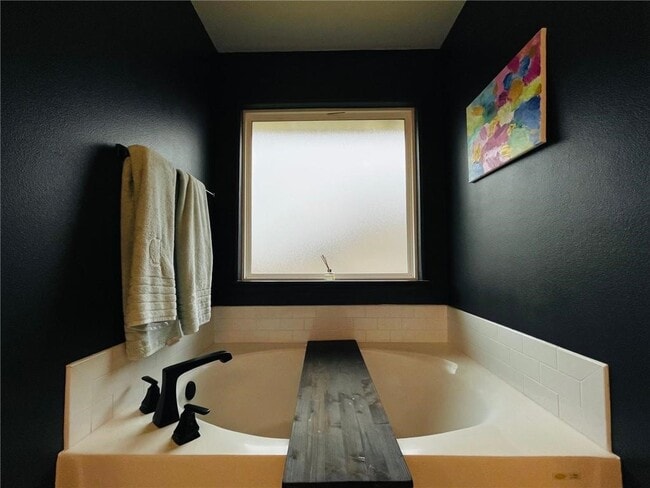 Building Photo - 2415 England Ln