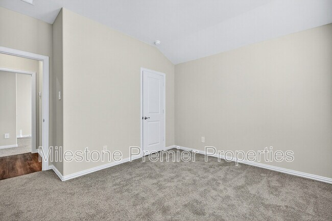 Building Photo - 2121 Gustavus Dr