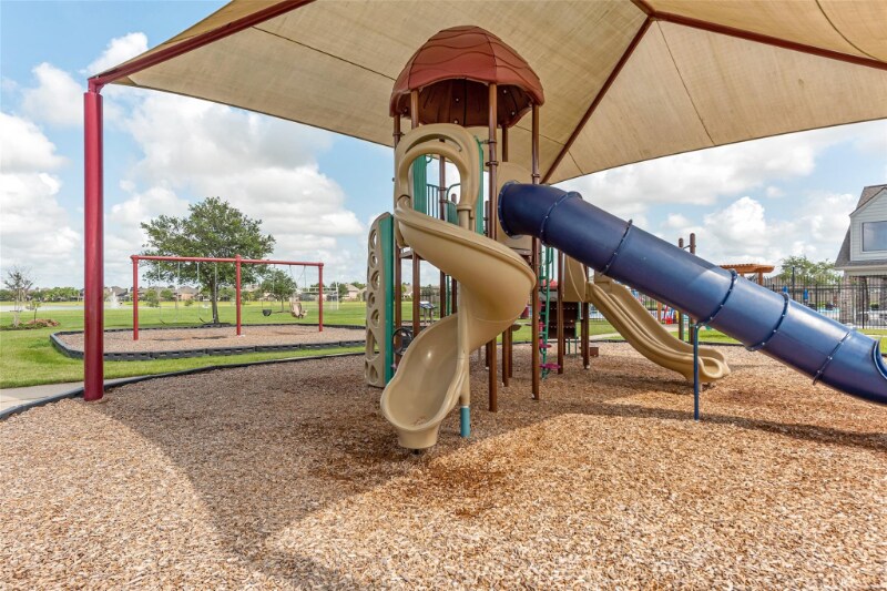 Building Photo - 10251846 A