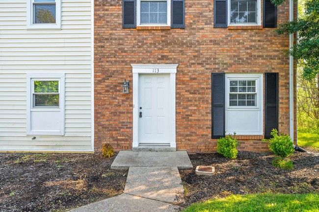 Building Photo - 2 Bedroom Condo For Rent Near Post!