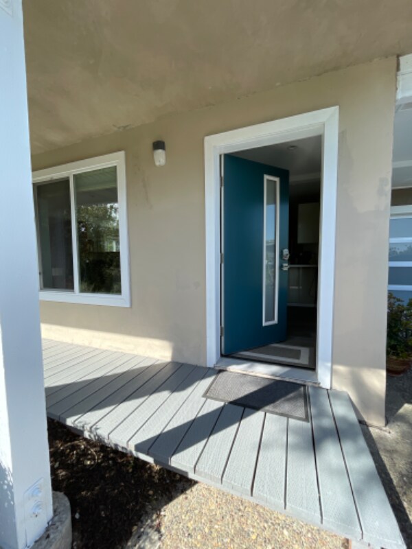 Building Photo - 201 Vía La Paz