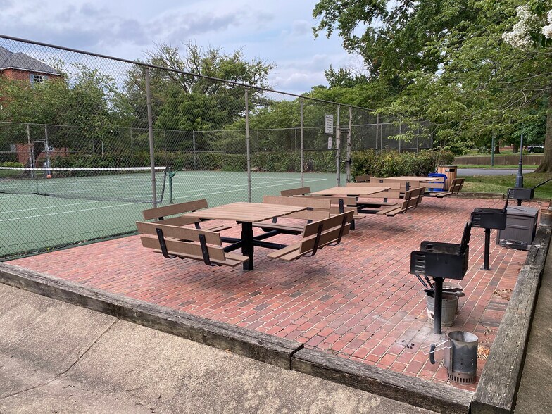 Building Photo - 1628 W Abingdon Dr