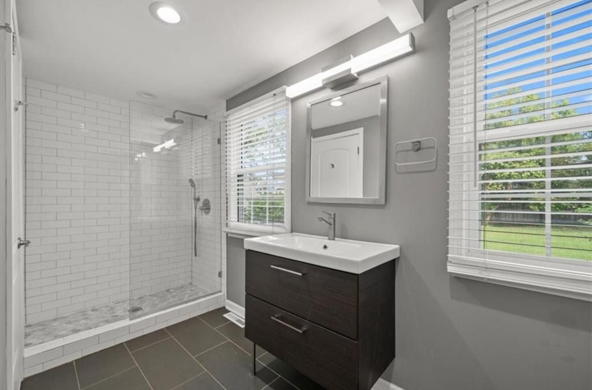 Building Photo - 3306 W 71st Ter