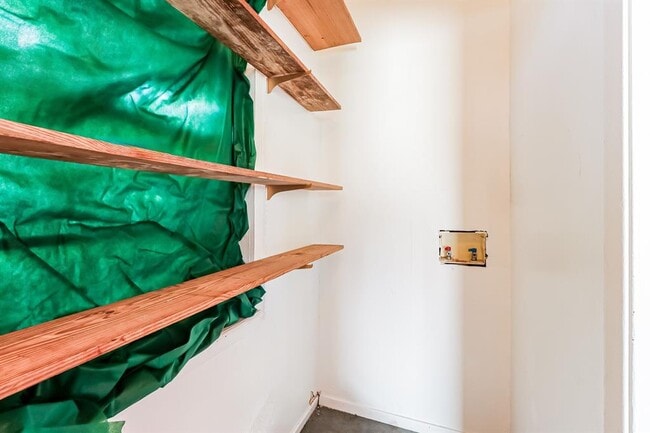 Building Photo - 8116 Exmoor Dr