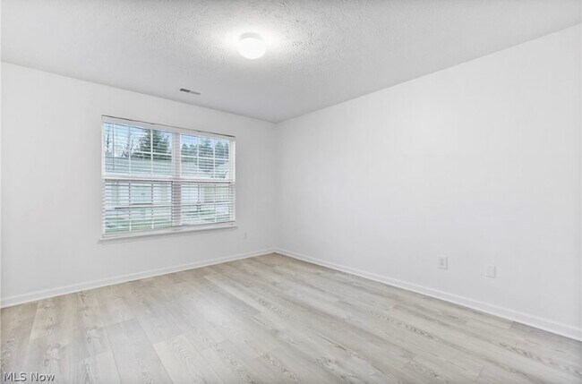 Building Photo - 14929 Lenox Dr