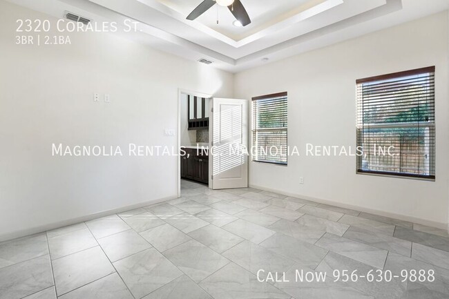 Building Photo - Amazing Townhouse on Shary Rd. for Rent