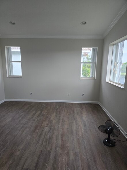 Building Photo - 3059 Laurel Ridge Cir