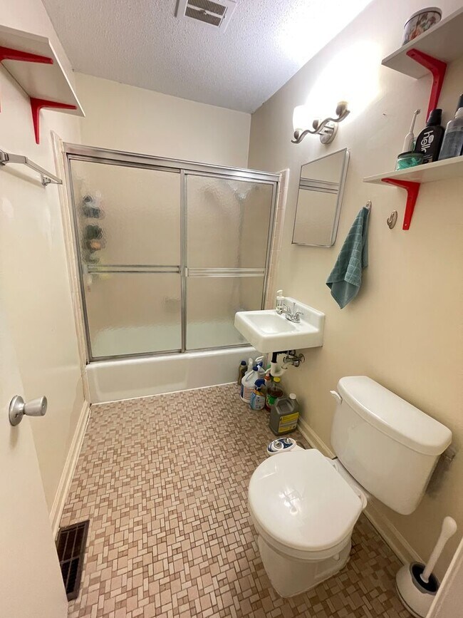 Building Photo - Incredible location! Fidelity Court offers comfort and convenience in the heart of Carrboro...
