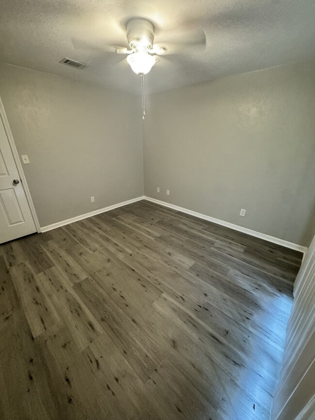Building Photo - 216 Dixie Dr