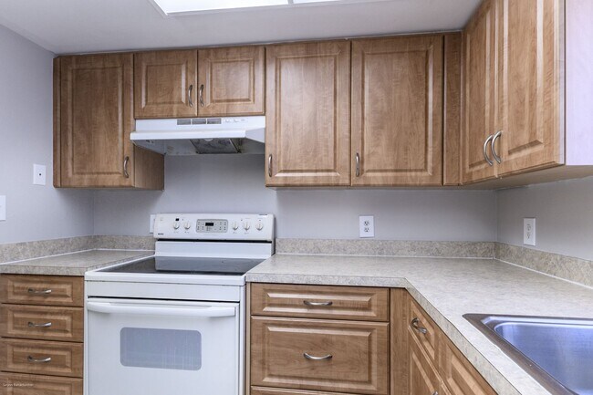 Building Photo - WATERFRONT- 2-BEDROOMS, 2-BATH- PUNTA GORD...