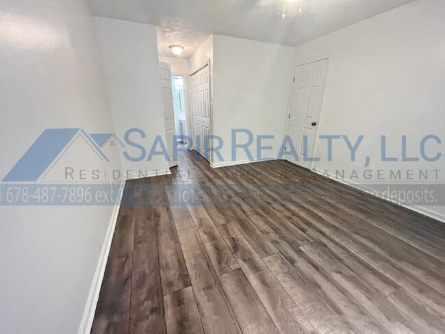 Building Photo - 5802 Trent Walk Dr