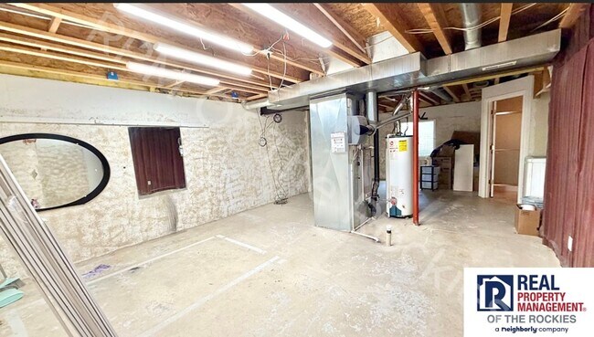 Building Photo - 990 N Monroe Ave
