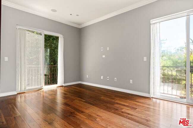 Building Photo - 632 Kings Rd