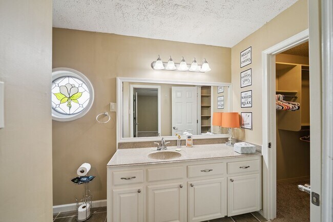 Building Photo - House for Rent 3 Bedrooms 2 Bath !!!!!