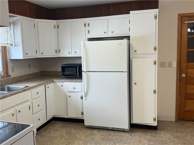 Building Photo - 82 Ridge Rd