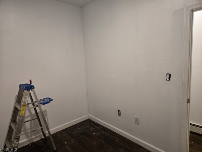 Building Photo - 38 11th Ave W