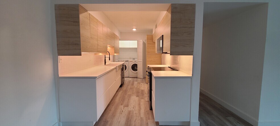 Building Photo - 6519 W Newberry Rd