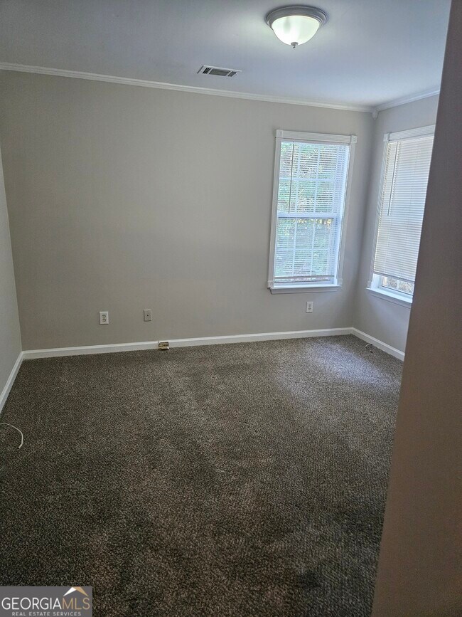 Building Photo - 6865 Breeze Dr