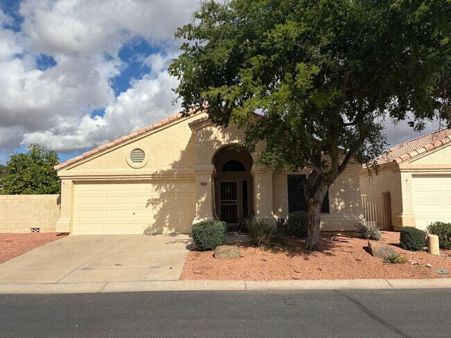 Building Photo - 2 Weeks Free Rent in Guard-Gated 55+ Community with Golf & Clubhouse