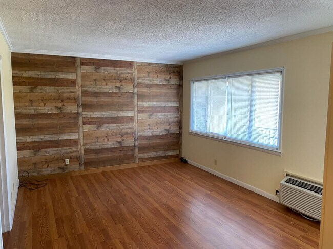 Building Photo - 361 Belmont Dr