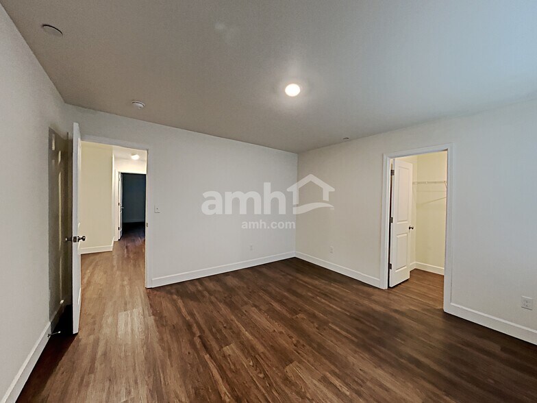 Building Photo - 10622 138th St Ct E