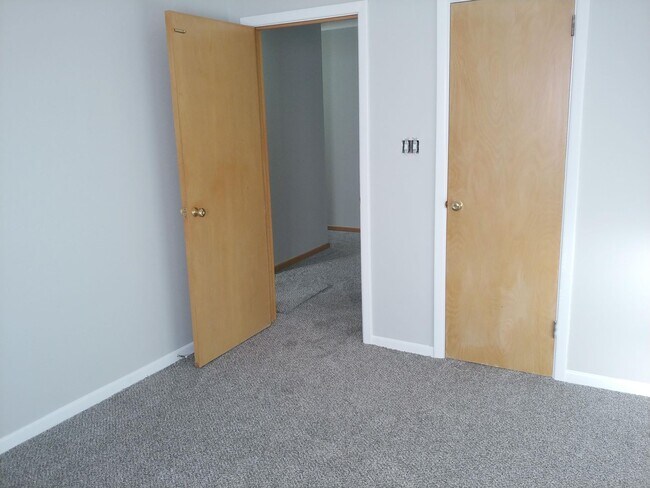 Building Photo - Newly Remodeled 3BD/2B House with a HUGE Back Yard and Patio for Summer Entertaining!