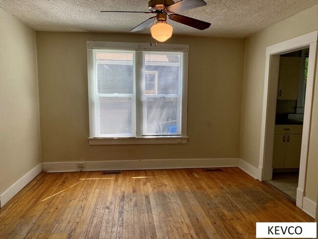 Building Photo - 411 Garfield St