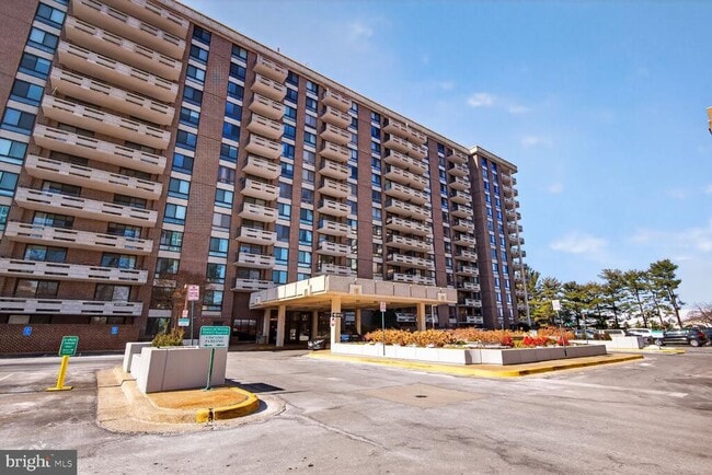 Building Photo - 1808 Old Meadow Rd