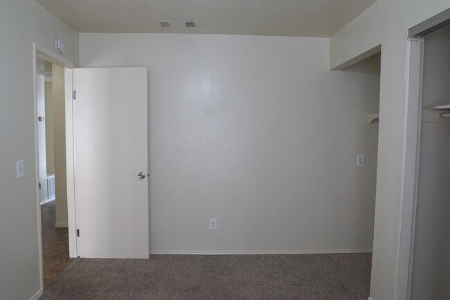 Building Photo - 52601 Avenida Navarro