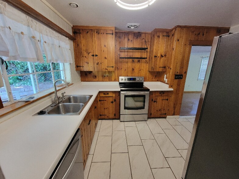 Building Photo - 177 Chiles Ave