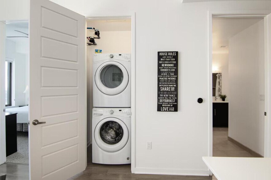 Building Photo - 2022 Holcombe Blvd