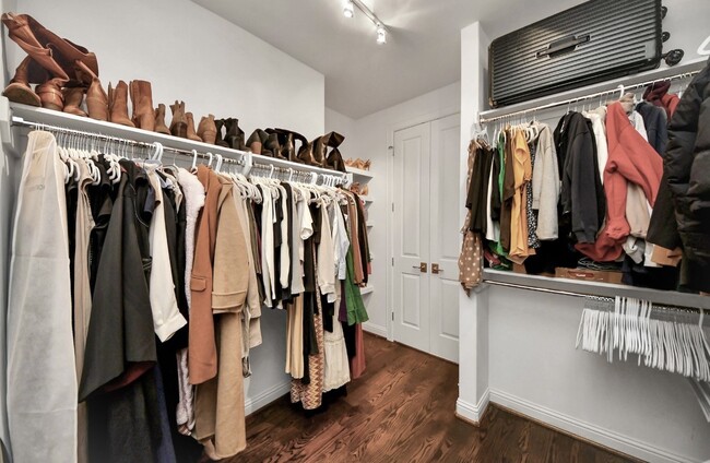 Building Photo - 15623 Broad St