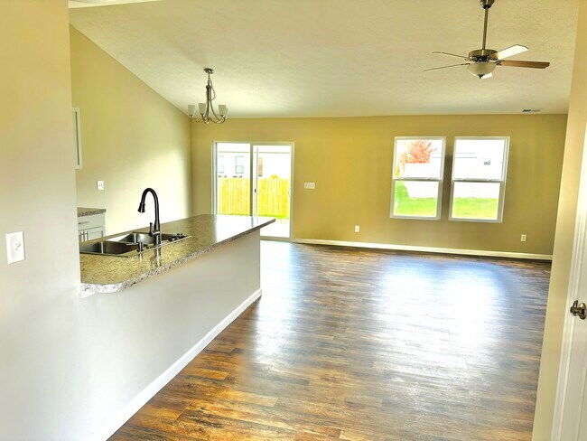 Building Photo - 174 County Rd 300 N