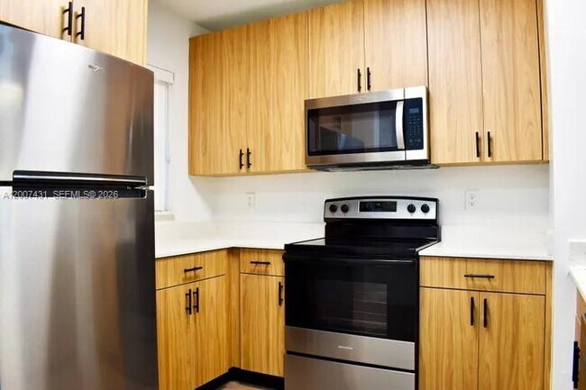 Building Photo - 4041 N Pine Island Rd