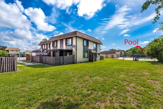 Building Photo - 2140 Sherwood Forest Blvd