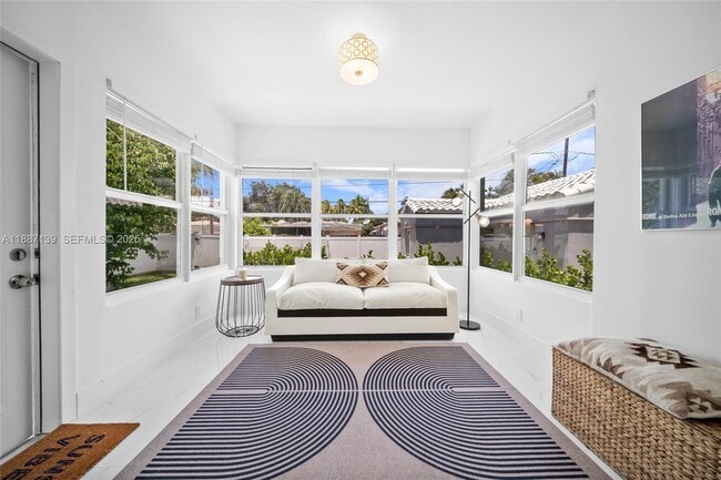 Building Photo - 1625 Hollywood Blvd