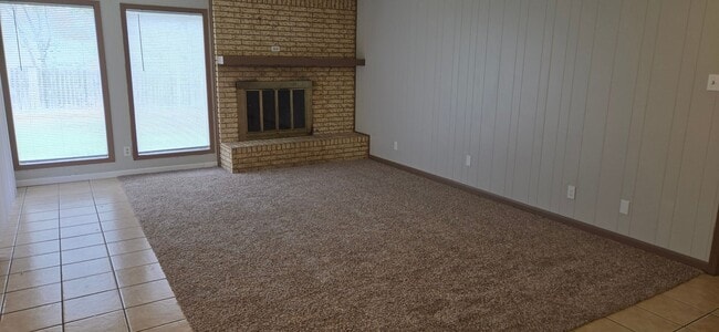 Building Photo - 2909 Cypress Dr