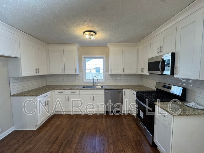 Building Photo - 1826 Clearwater Dr SE