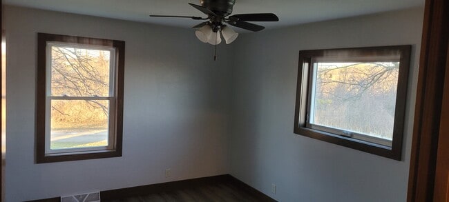 Building Photo - 9333 Skyline Dr