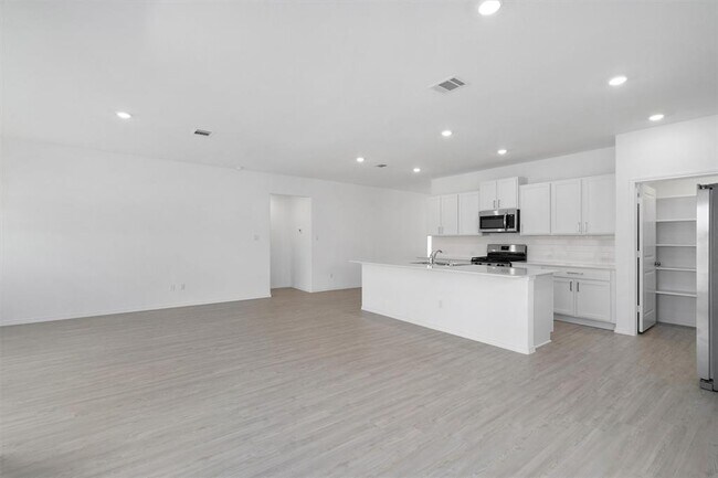 Building Photo - 138 Arbordale St