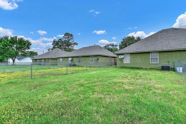 Building Photo - 1019 Rice St