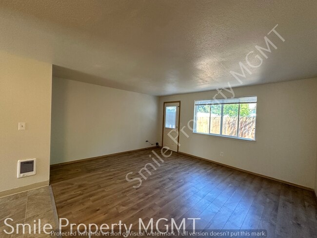 Building Photo - 8826 SE Lafayette St
