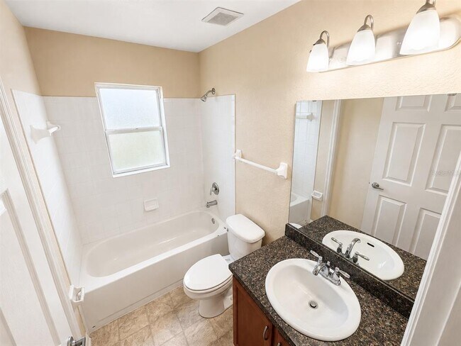 Building Photo - 4876 Summerfield Cir