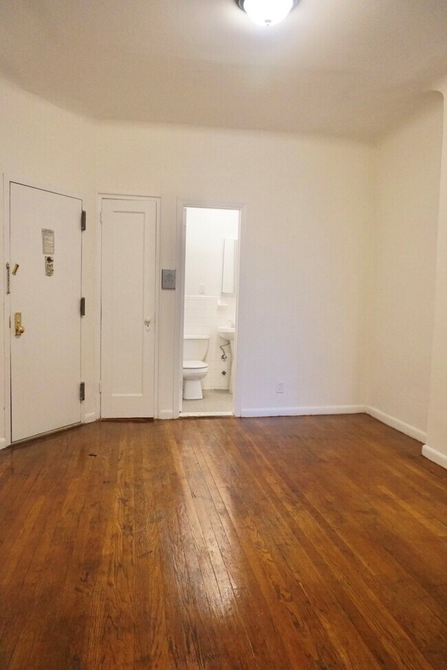 Building Photo - 359 W 126th St