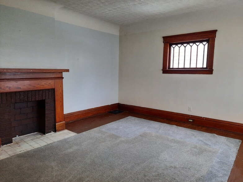 suite#1 - living room - 249 8th St