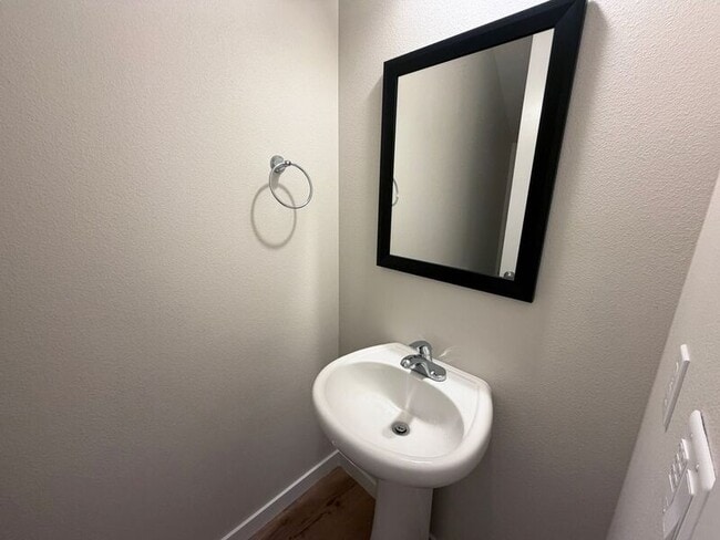 Building Photo - 2634 Waterlily Dr