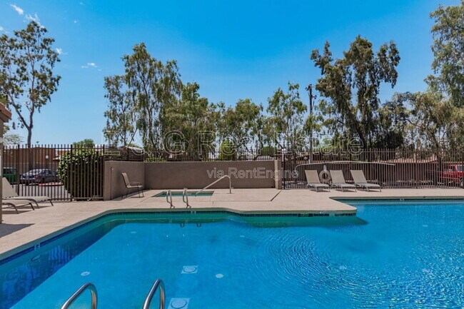 Building Photo - 1905 E University Dr