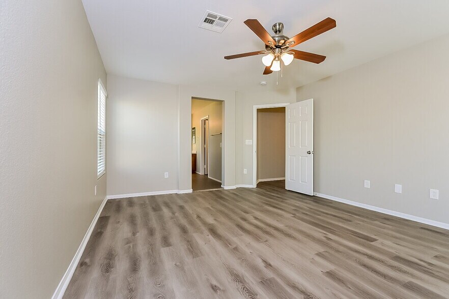 Building Photo - 2404 Cockatiel Dr