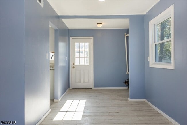 Building Photo - 1 Pine Ct