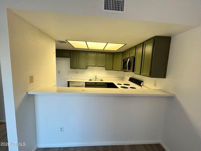 Building Photo - 2040 S Longmore
